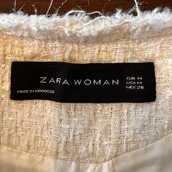 Zara size medium ecru white tweed w‎ pearl button and silver trim blazer - Picture 11 of 16